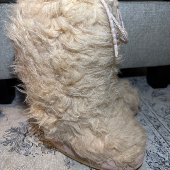 Moon Boot Icon Yeti Pale Pink Faux Fur Boots - Picture 7 of 14